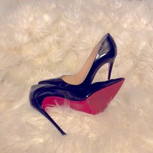 Authentic Christian Louboutin So Kate Classic